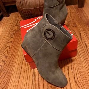 Booties Gray Suede Short Heel 8.5 Boot Zip Up New
